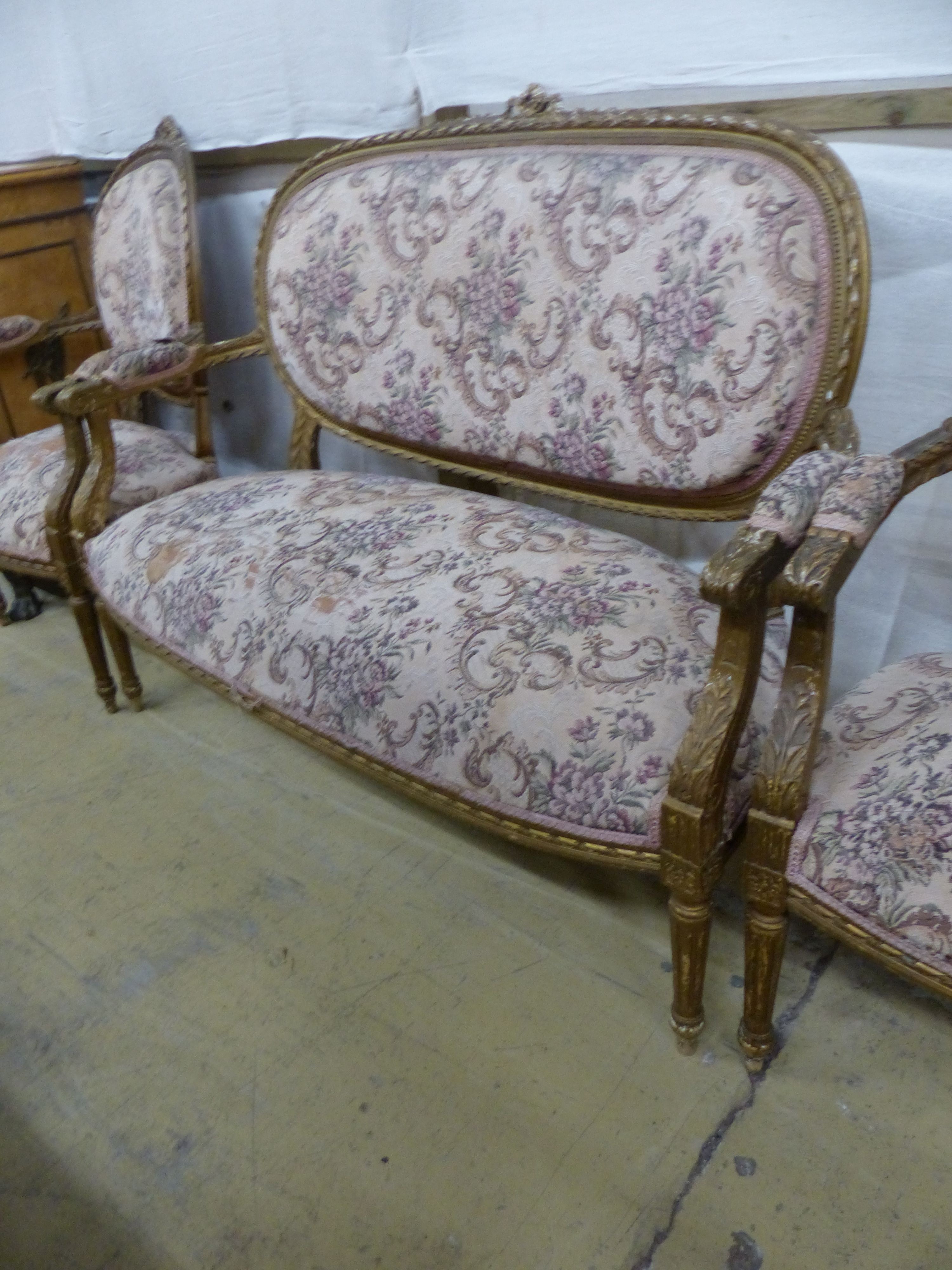 A Louis XV style carved wood three piece salon suite, settee W.118cm D.46cm H.95cm